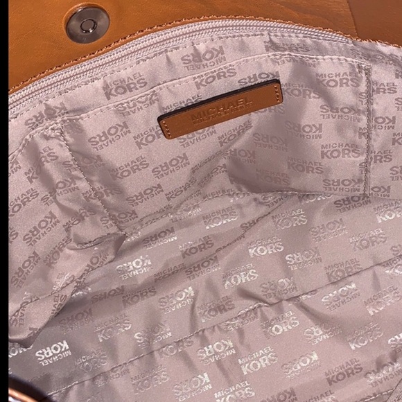 Michael Kors Astor Studded hobo bag (medium) - Picture 9 of 16